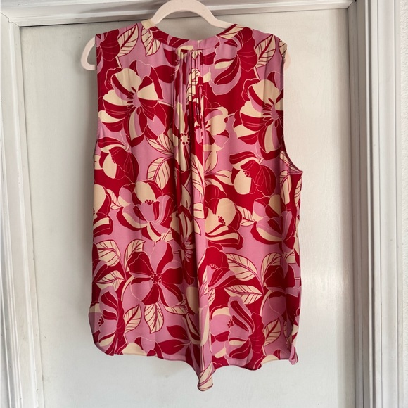 NWOT NYDJ Sleeveless Pintuck Blouse - Picture 2 of 9